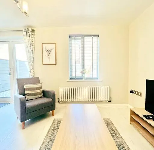 Modern 3 Bed Home, Chesterfield