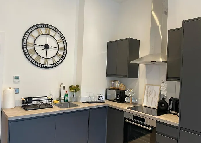 Luxury 2 Bedroom Flat Sutton