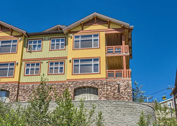 The Crescent 201 By Okanagan Premier