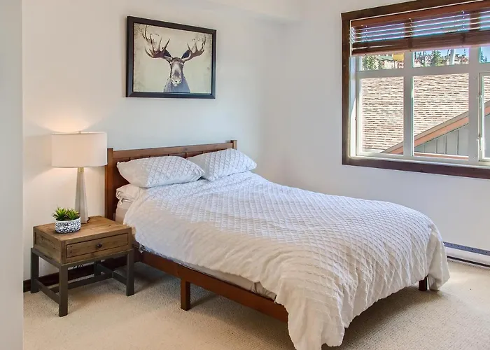The Crescent 201 By Okanagan Premier