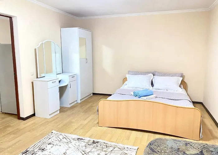 Town House, Метро Райымбек