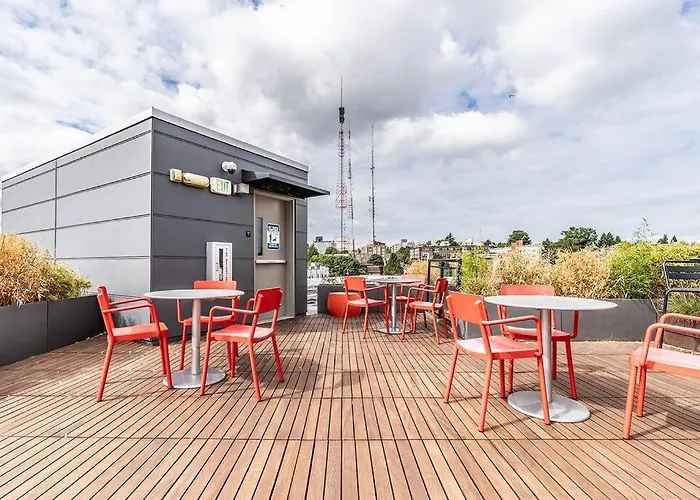 King Bed Spacious Apartment Gym Rooftop Free Parking