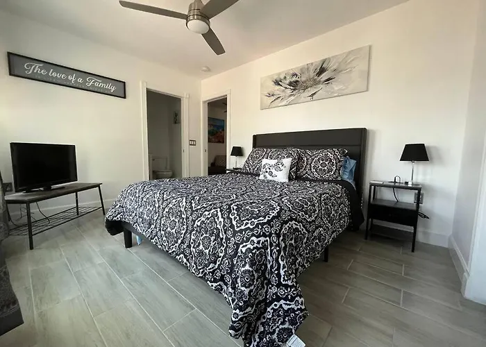 Port Saint Lucie A Little Piece Of Heaven- Peaceful Lake View Apartment- 1 Min From I95 And Turnpike