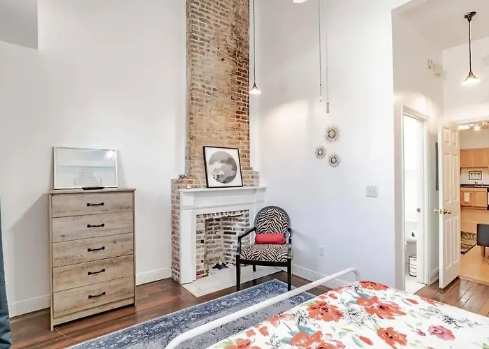 Historic District Apartment Quiet Street Central Location!
