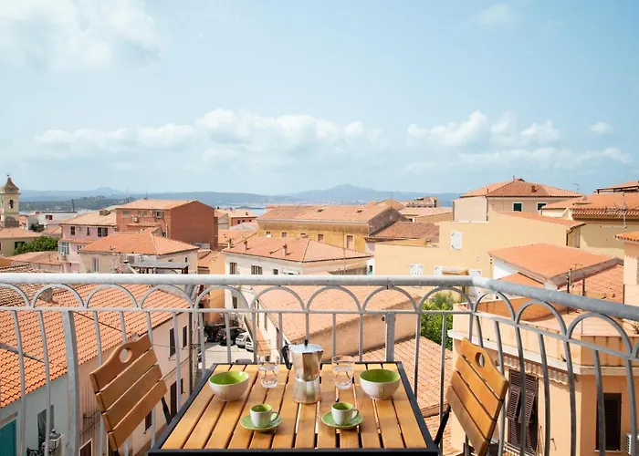 Old Charm - Seaview Apartment