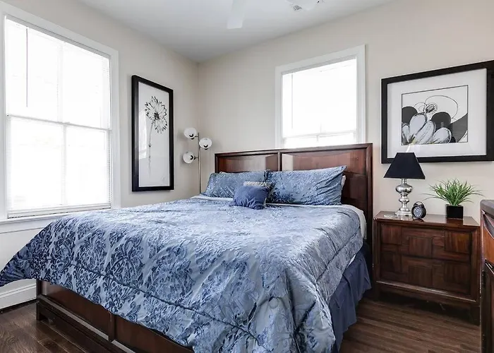 Modern, Convenient Gem: Urban Retreat 'N Richmond