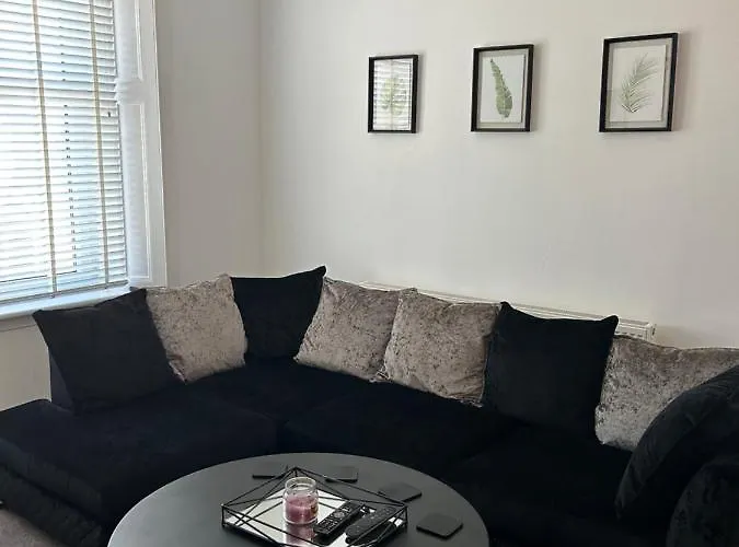 1L Albert Place Maddiston Road Brightons Falkirk Fk2 0Jx