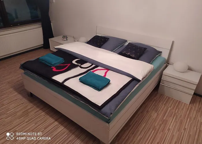 Park Villa Ferienwohnung Mit Pool, Jacuzzi Und 3 Schlafzimmer
