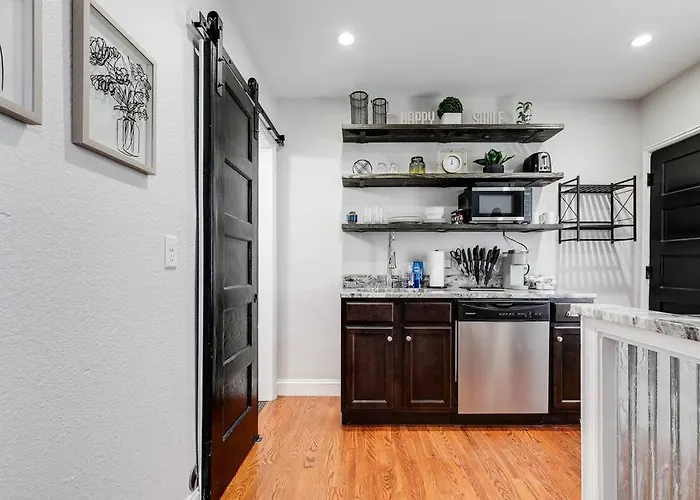 Charming, Happy 1-Bed Oasis: Rva Retreat Awaits!