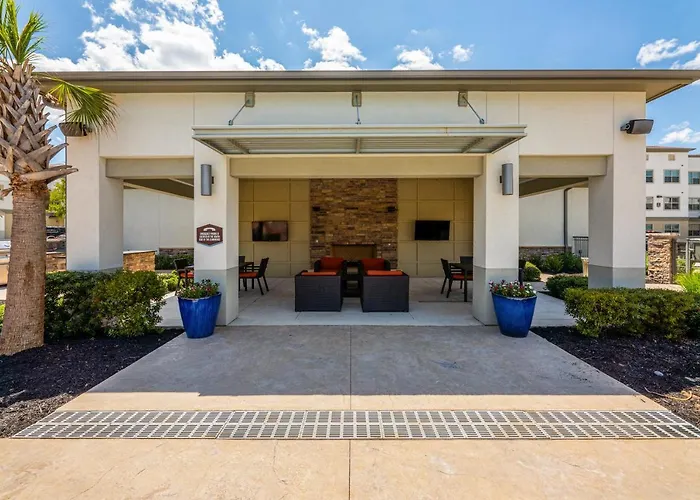 Luxe 3B/2B Getaway - Pool, Gym, Parking, Pet Wash
