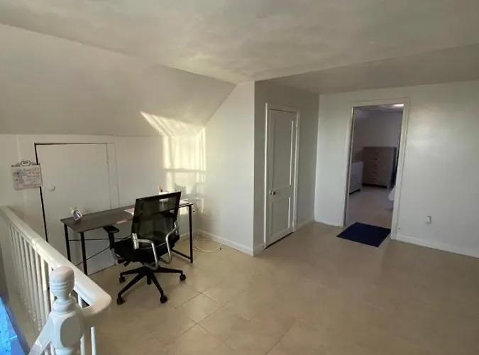 Spacious 2Nd Floor Suite