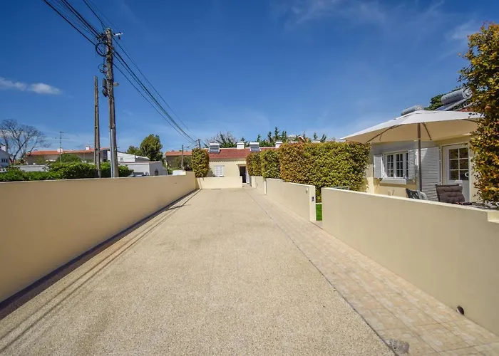 Acolhedor Apartamento de 1 Quarto com Terraço