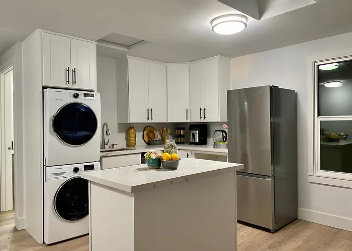 Tacoma 2 Bedrooms 1 Baths Sleep 5 With Compact Kitchen