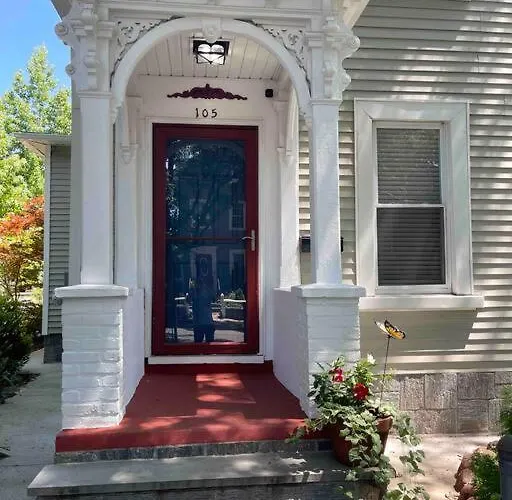 Beautiful Studio Apartment In Historic House