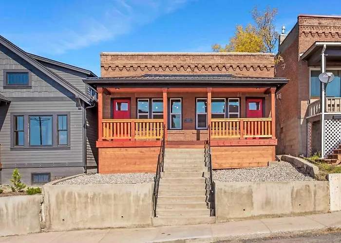 Modern Condo In The Heart Of Uptown Butte - Unit B