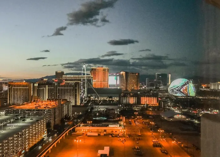 No Resort Fees-Mgm Stripview-Jacuzzi-Formula 1 Track View
