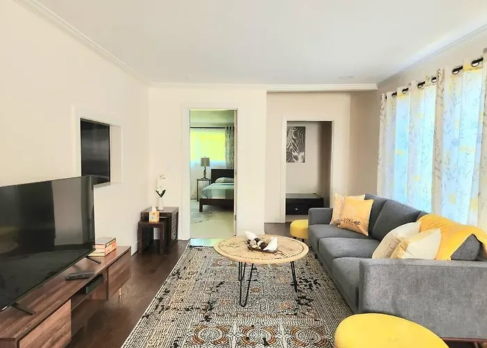 Cozy Contemporary 2Br With Sofa Bed In The Office