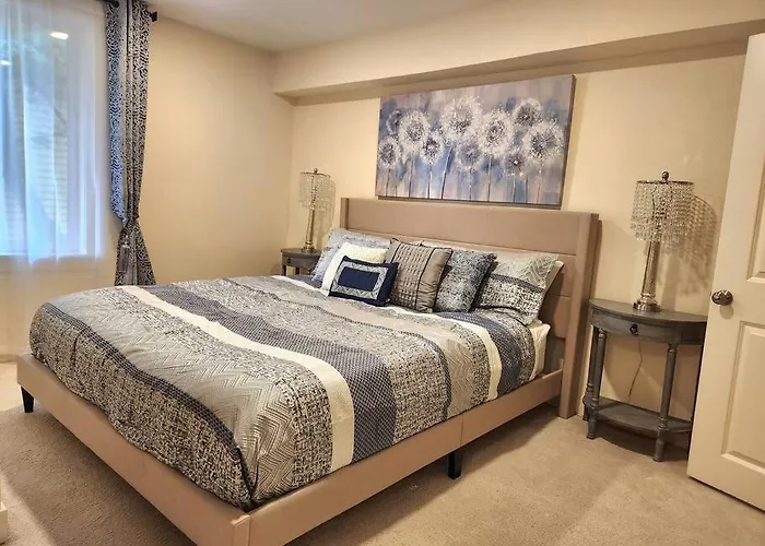 Cozy Contemporary 2Br With Sofa Bed In The Office