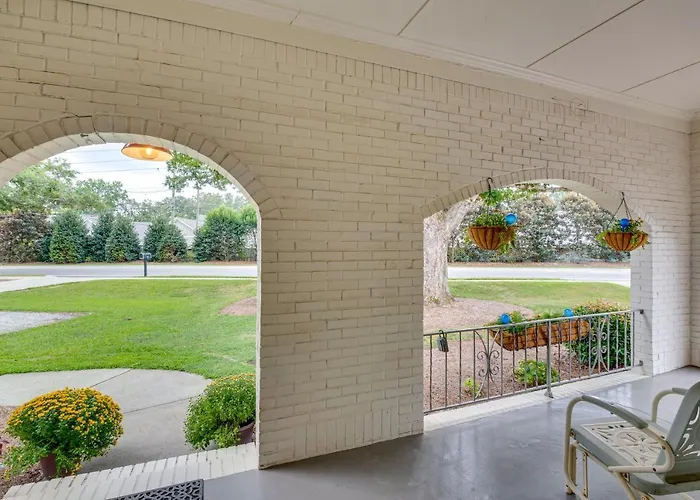 Cozy + Modern Norcross Hideaway W/ Covered Porches