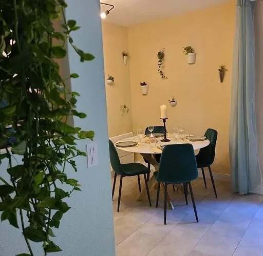 Joli Studio Renove Situe Au Pied Des Thermes