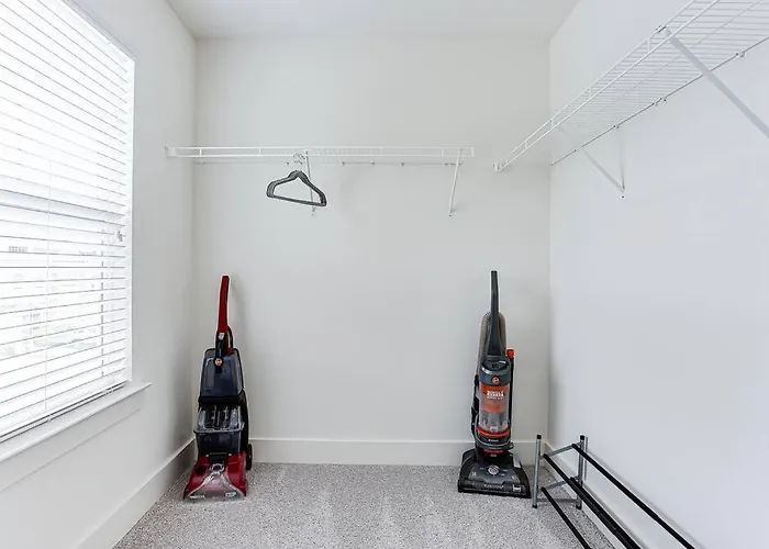 2022 Quiet Relaxing And Secure Town House Near Atlanta