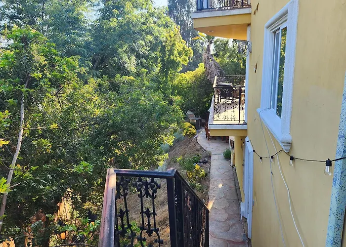 Hollywood Hills Hideout Apartment!