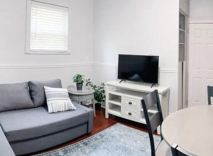 Historic Peaceful Apartment