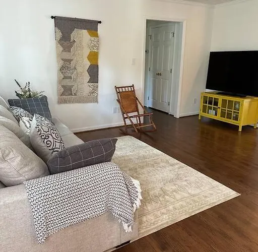 The Mirror Lake Suite