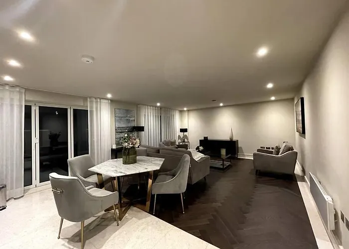 2Br Urban Vista Retreat Chcl F7