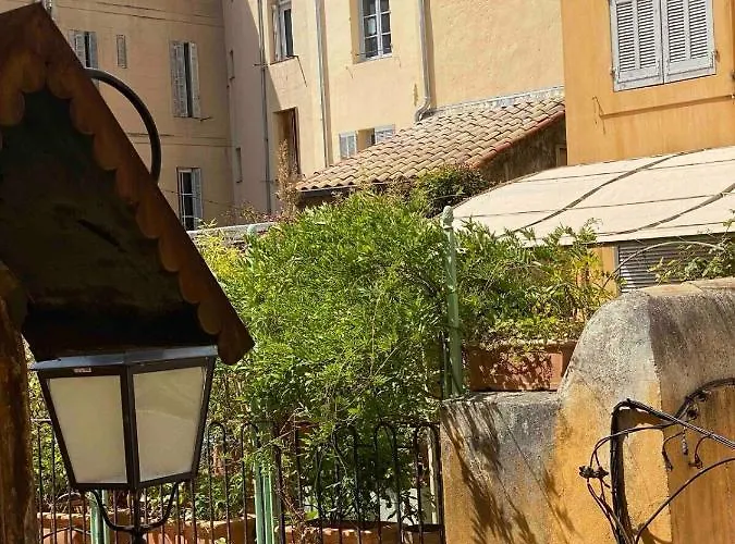 L'Escapade Aixoise: Historic Center Studios with Netflix