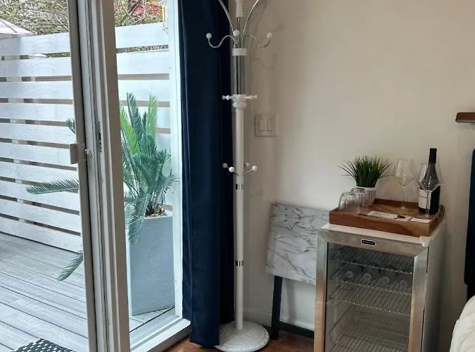 Adorable 1 Bedroom Cottage