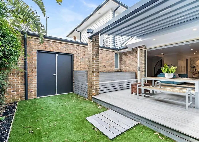 Spacious Luxury Hampton Home - Park Front