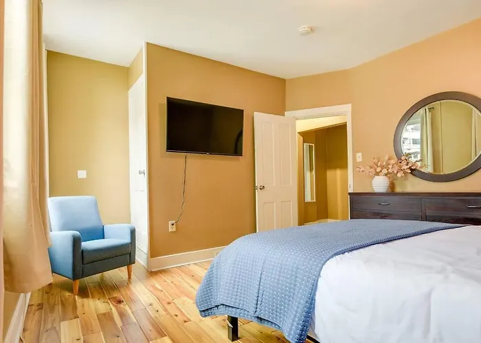 Cozy Retreat In Downtown Lancaster With Backyard Patio