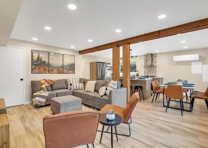 Pacific Northwest Retreat Duplex 3Min From Seattle