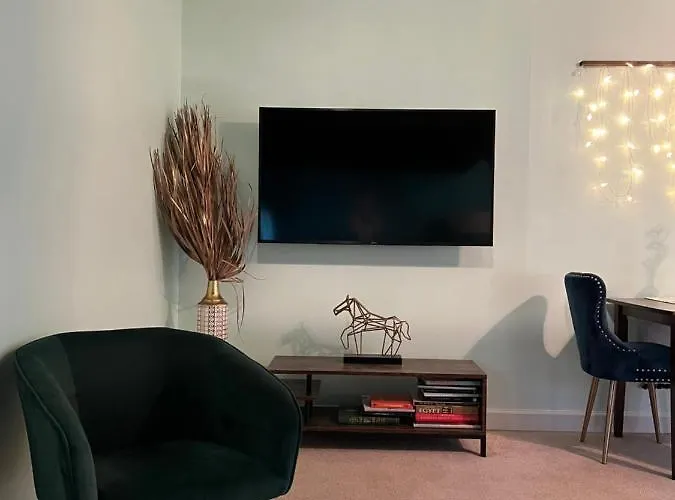 Cozy Loft With Parking And Private Patio W/ Grill