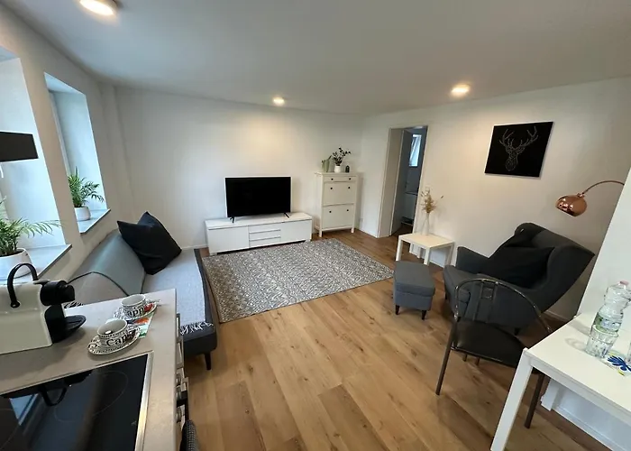 Modernes Apartment Mit Eigener Terrasse & Garten