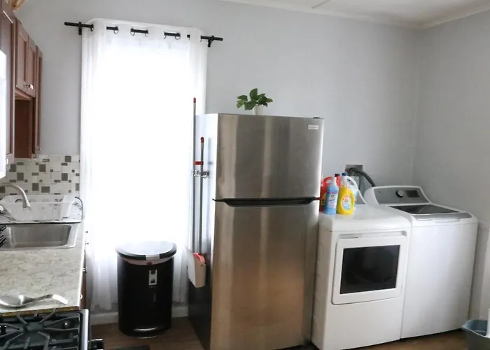 4 Bedroom Short Term Rental Furnished Apt