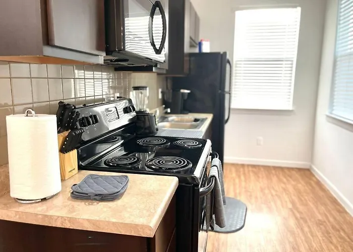 New! 5 Min From Mall, Airport, And Dinning!
