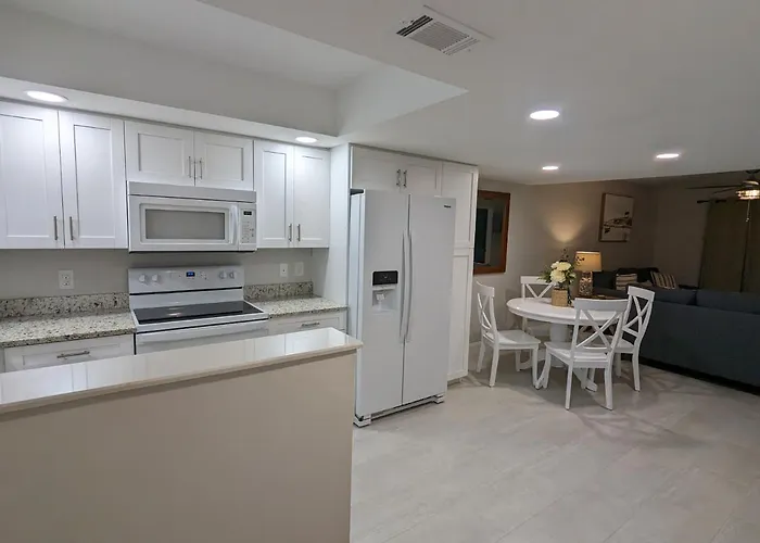 New Condo! Just 15 Min To Ft Myers And Sanibel Beach! Great Location!!