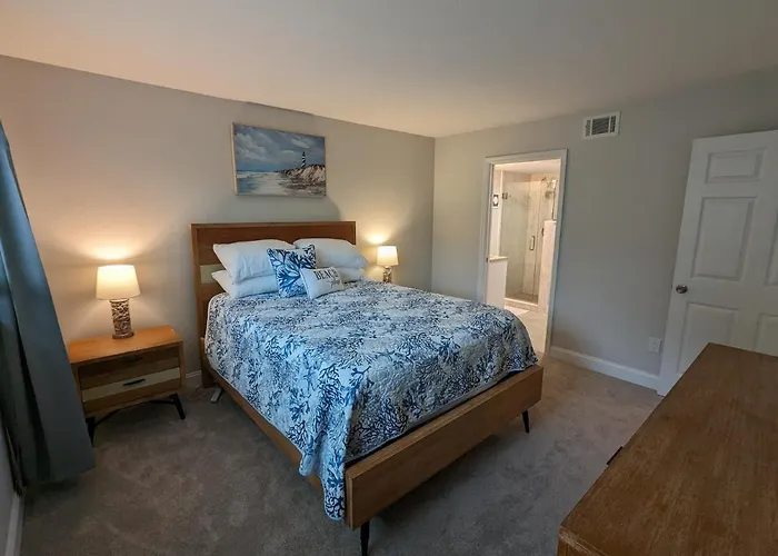 New Condo! Just 15 Min To Ft Myers And Sanibel Beach! Great Location!!