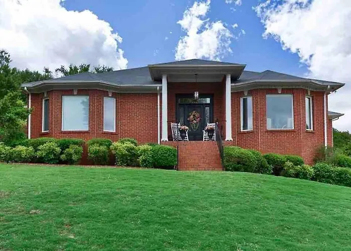 Private Suite In Upscale Neighborhood