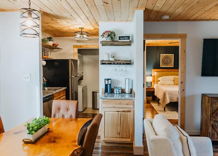 Oak Haven Condo - Downtown Blowing Rock Fully Stocked With 2 King Beds