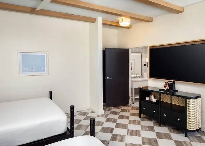 Hotels with pool Casa Marina Key West, Curio Collection By Hilton