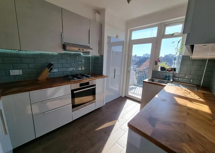Lovely 2 Bedroom Flat In North West London