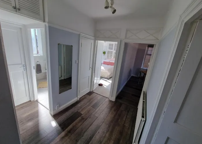 Lovely 2 Bedroom Flat In North West London