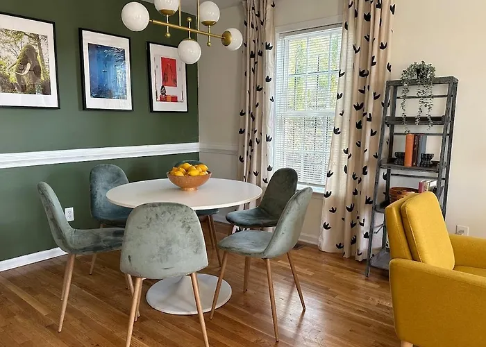 Vine City Home - Duplex - 3 Mins From Gwcc & Mercedes- Benz Stadium