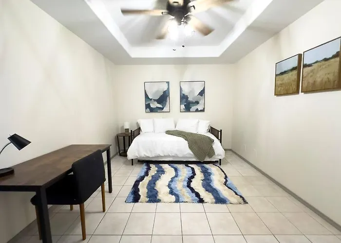 Chic, Quiet 2Br 2Ba Near Shops & Restos!