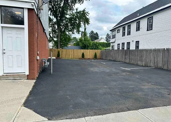 Two Bedrooms With Parking & Washer/Dryer