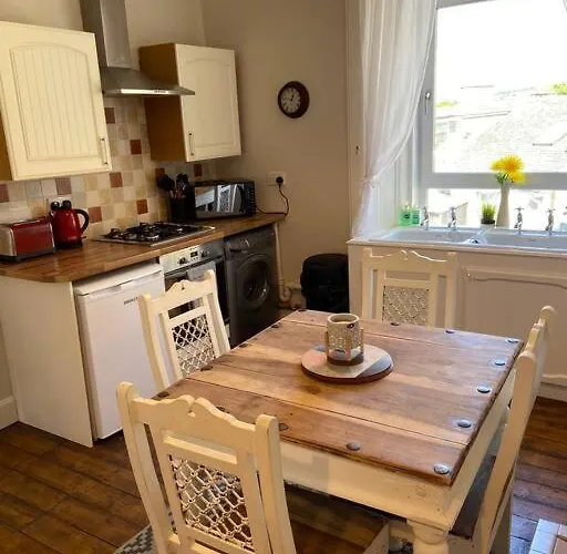 Beautiful Traditional Top Floor Flat In The Center Of Largs