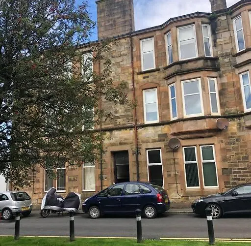 Beautiful Traditional Top Floor Flat In The Center Of Largs